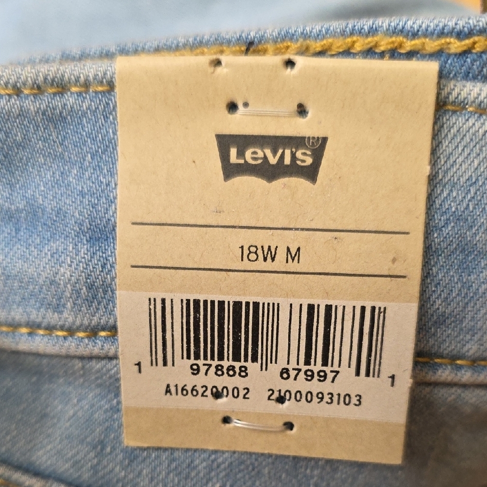 Levi's Size 18W Vintage Classic Bootcut Jeans Mid-Rise Distressed Light Wash NEW - Picture 6 of 15